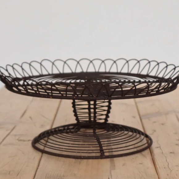 Rustic Wire Cake Stand - Picture 2 of 6